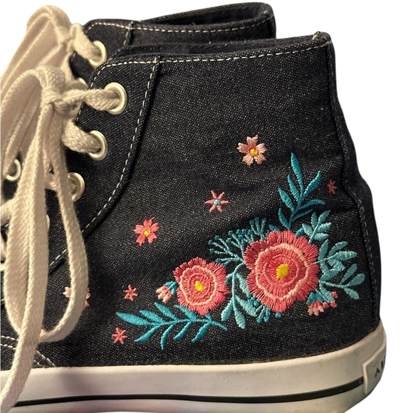 Airwalk Women's Navy Denim Embroidered Flower High Top Sneakers Size 8 - Picture 3 of 9